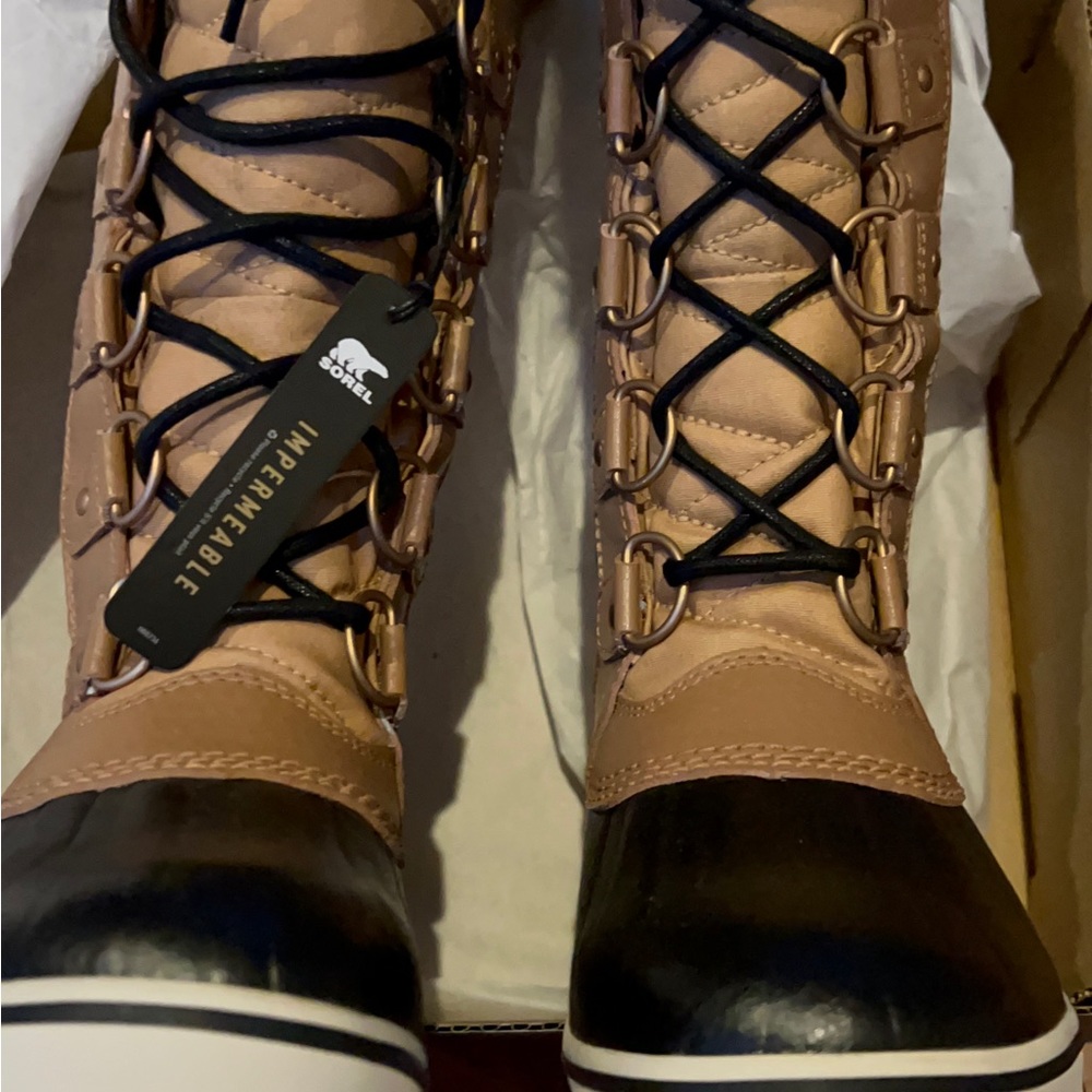 Sorel waterproof boots - Picture 4 of 9